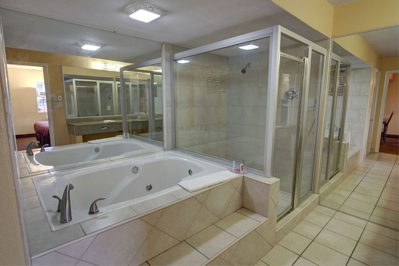 Hotel Econo Lodge At Military Circle