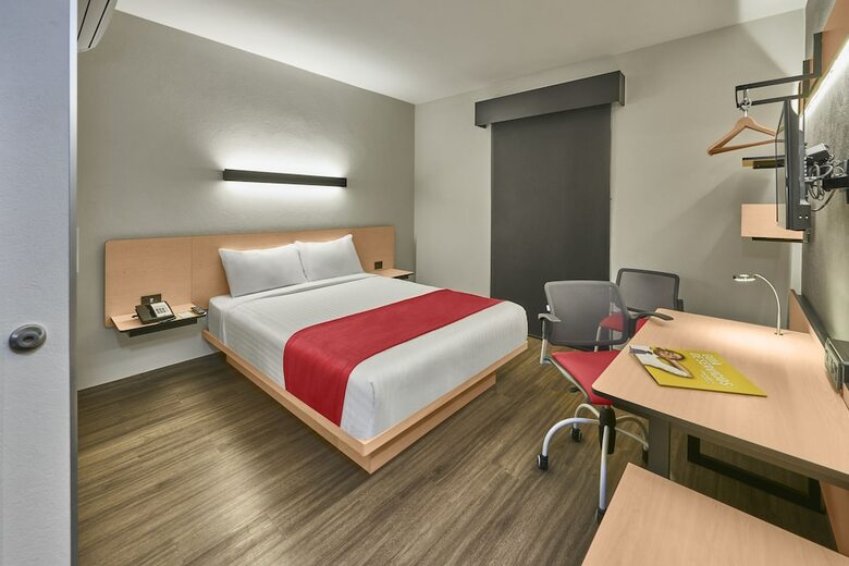 Hotel City Express Celaya Galerias