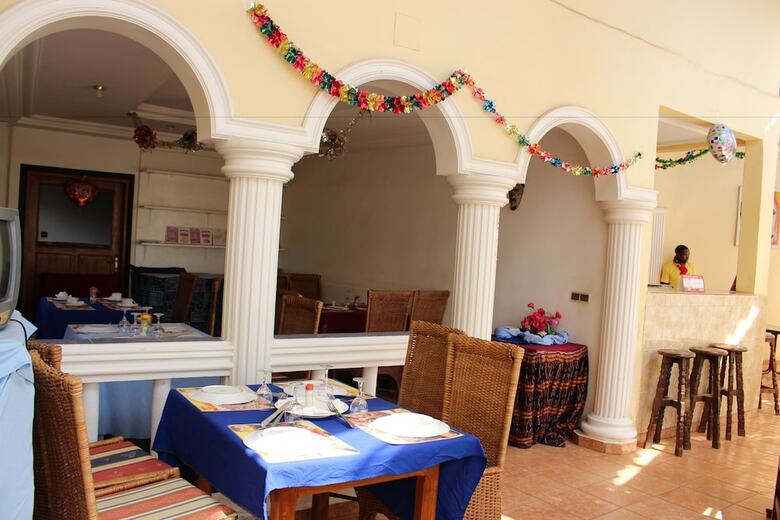 Hotel H�tel Place de La M�t�o