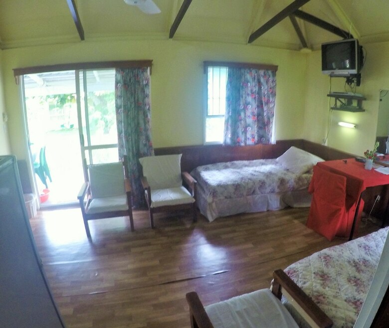 Hotel The Friendly Islander (Papiloa's Place)