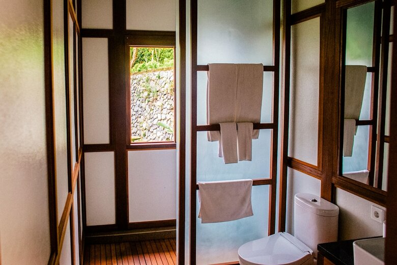 Hotel Suarapura Resort & Spa