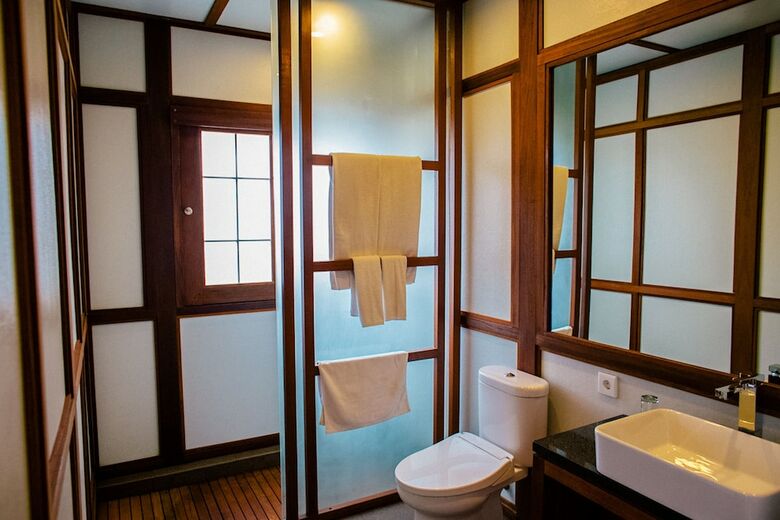 Hotel Suarapura Resort & Spa