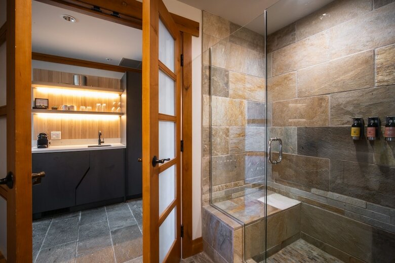 Hotel Nita Lake Lodge