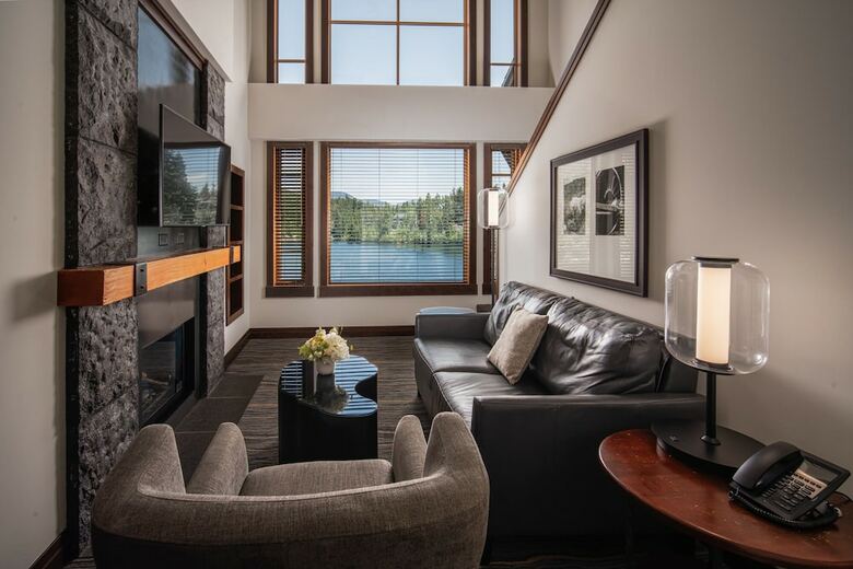 Hotel Nita Lake Lodge