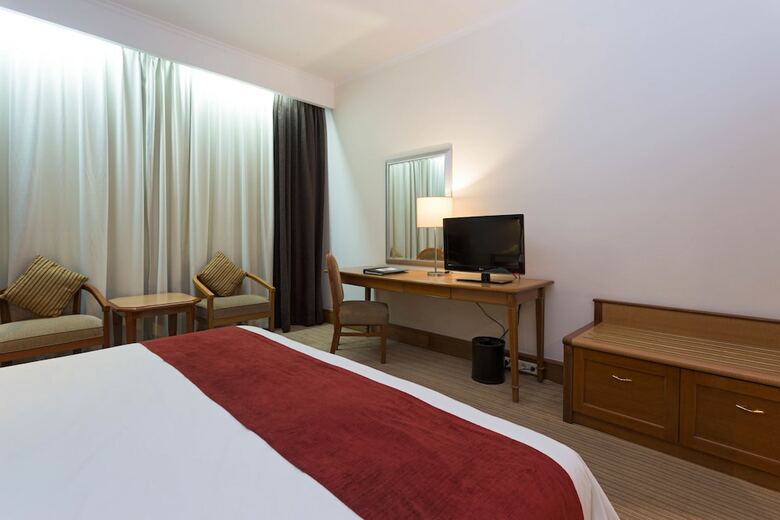 Hotel Reddoorz Plus @ S Parman