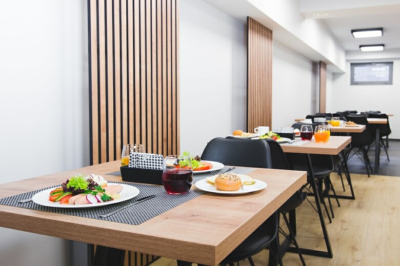 Waw Hotel Airport Ok?cie
