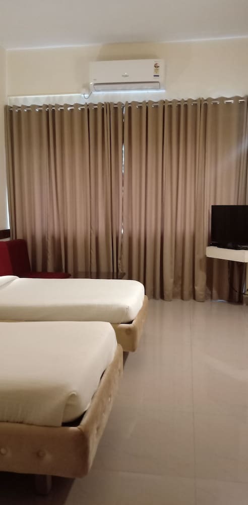Hotel Poonja International