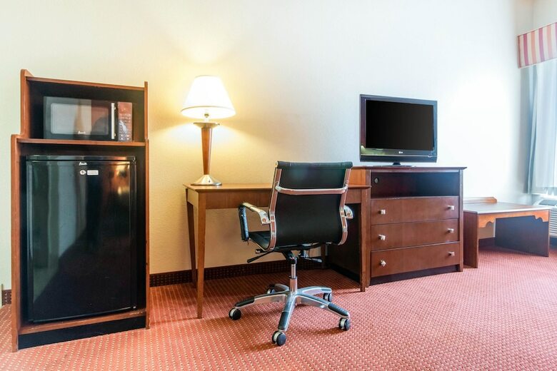 Hotel Quality Inn & Suites