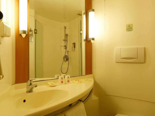 Hotel Ibis Anshan Shengli Square