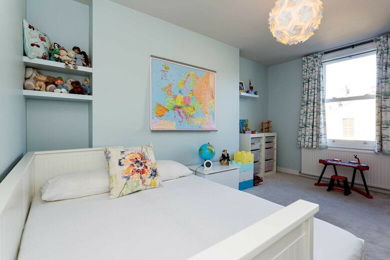 Veeve - Clapham Fairytale