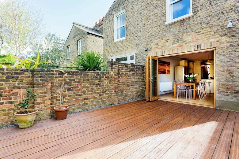 Veeve - Clapham Fairytale