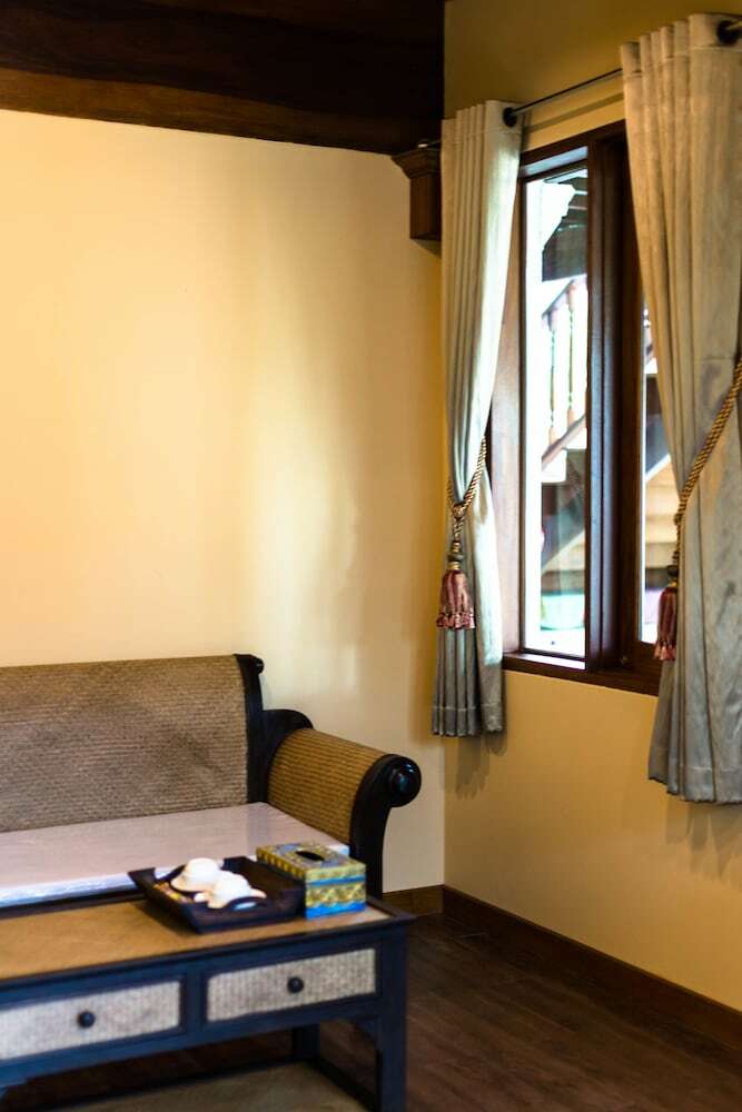 Hotel Hueankhamhom Resort