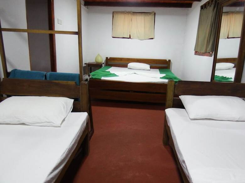 Welikande Hotel And Trekking Center