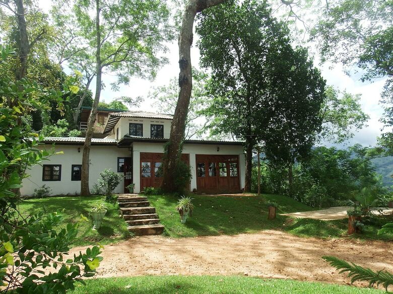 Welikande Hotel And Trekking Center