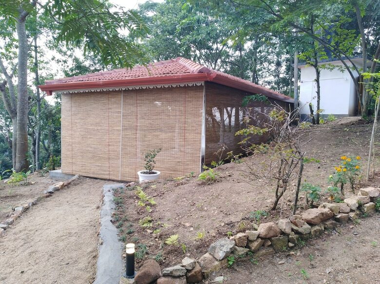 Welikande Hotel And Trekking Center