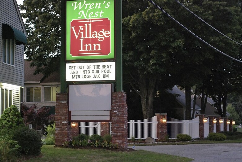 Bed & Breakfast Wrens Nest Village Inn