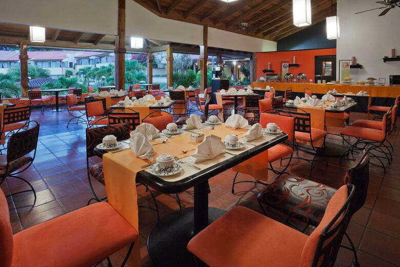 Hotel Country Inn & Suites
