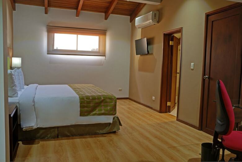 Hotel Country Inn & Suites