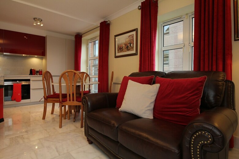 Luxury City River View Apartment