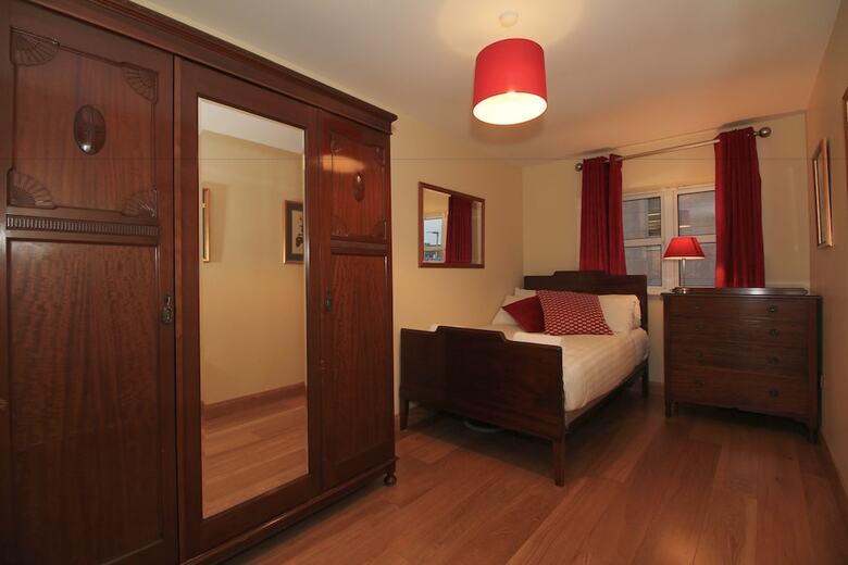 Luxury City River View Apartment