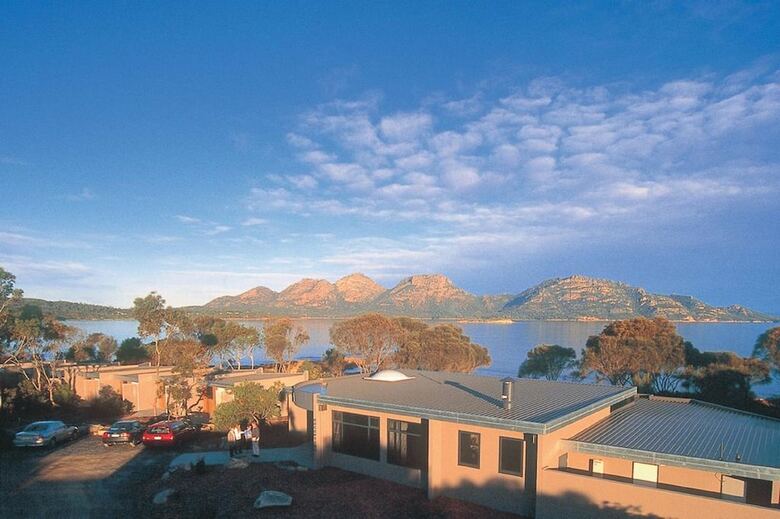 Hotel Edge Of The Bay Resort