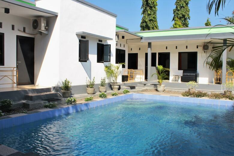 Hotel Yuliana Homestay