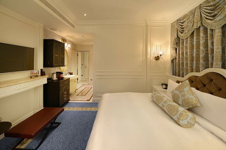 Golden Tulip Rs Boutique Hotel