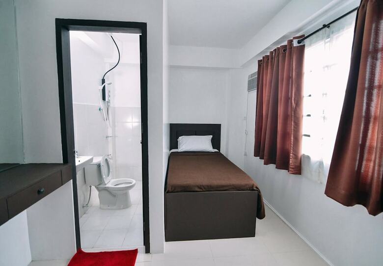 Hotel The Strand Suites And Dormitel