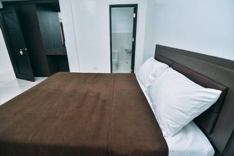Hotel The Strand Suites And Dormitel