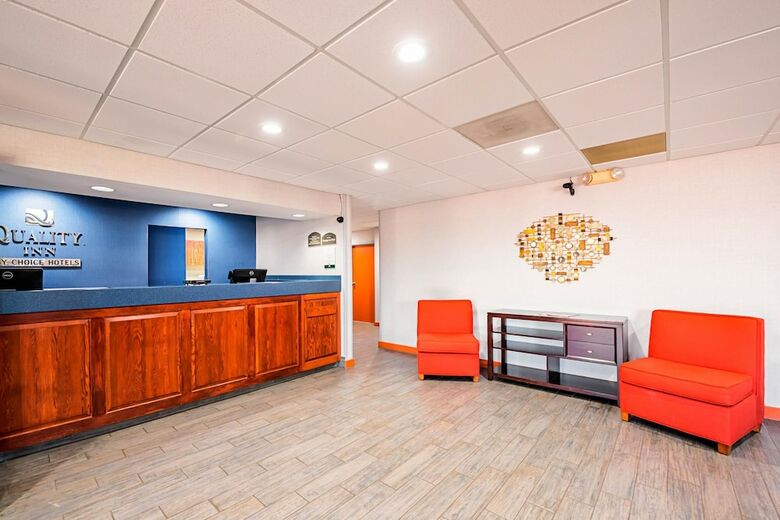 Hotel Quality Inn & Suites