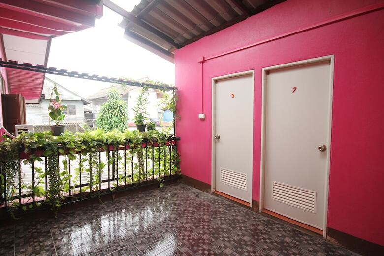 Hostal Baan Bua Homestay