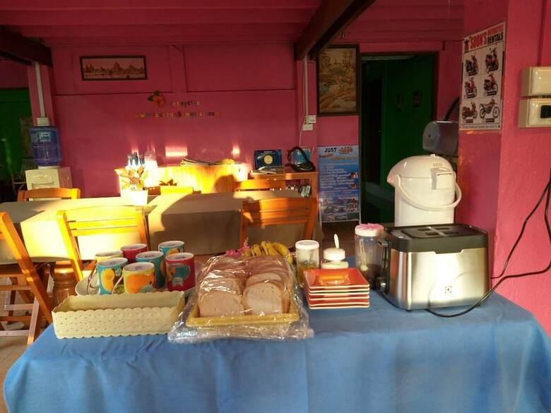 Hostal Baan Bua Homestay