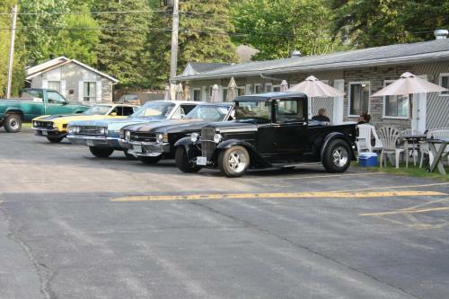 Kingsbridge Inn / Bon-air Motel