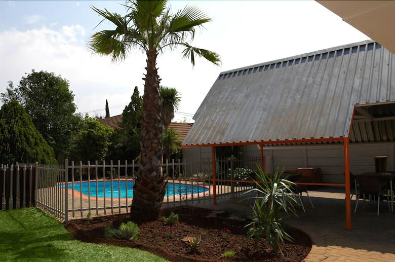 Hotel Pebble Fountain Guesthouse