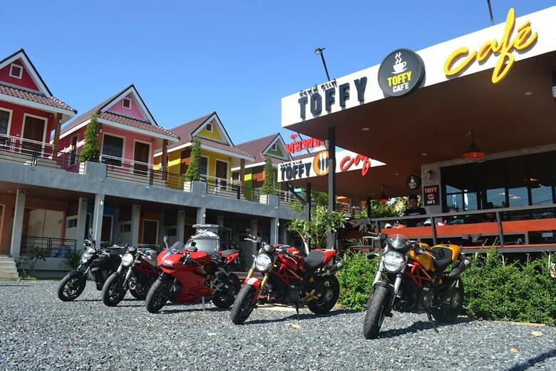 Hotel Toffee House Resort