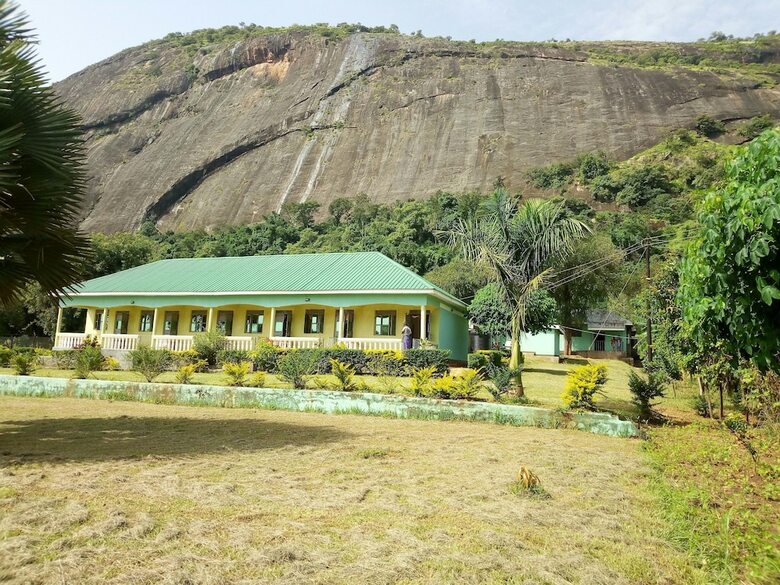 Hotel Green Oasis Guest House And Tours