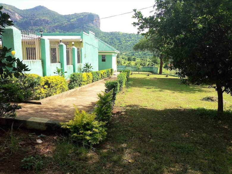 Hotel Green Oasis Guest House And Tours