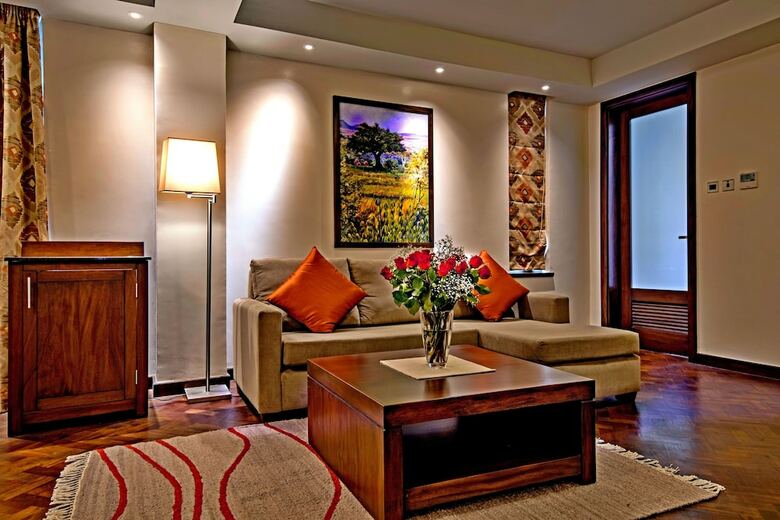 Magna Hotel And Suites