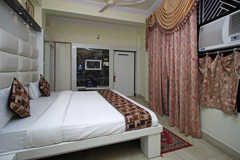 Oyo 4816 Hotel Ganpati Plaza