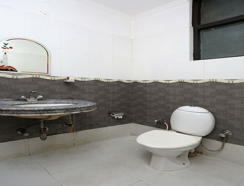 Oyo 1299 Hotel Mukut Regency