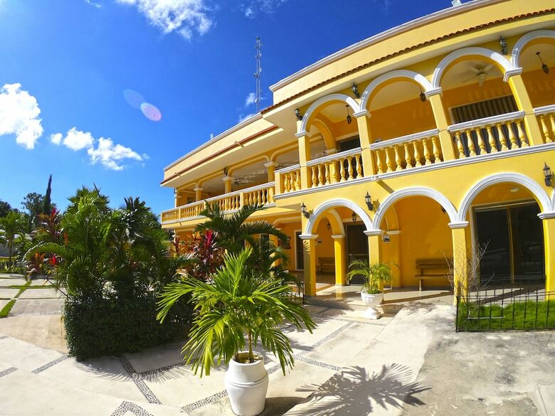 Hotel & Hacienda Scarlette