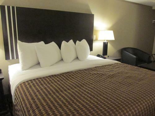 Hotel Sigma Inn & Suites