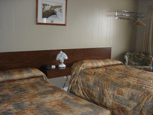 Posada Hilltop Motel & Restaurant