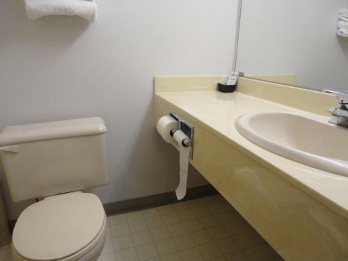 Hotel Perfect Inns & Suites