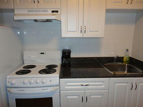 Hotel Perfect Inns & Suites