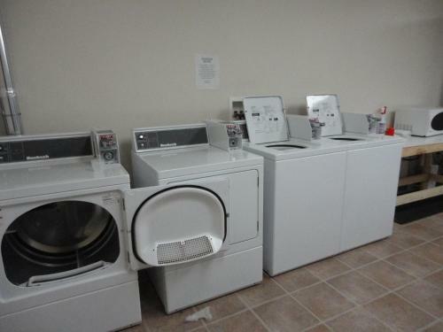 Hotel Perfect Inns & Suites