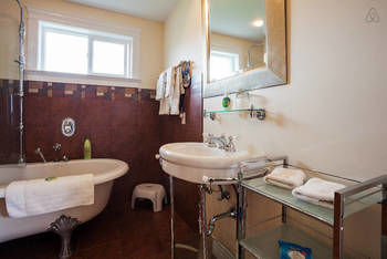 Birds Of A Feather Victoria Oceanfront Bed & Breakfast