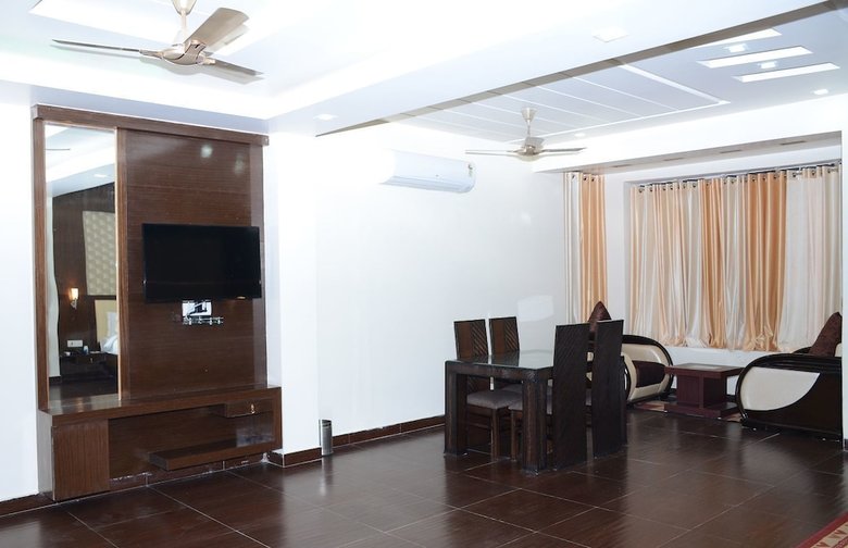 Hotel Vaishnavi Clarks Inn Buxar