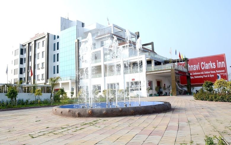 Hotel Vaishnavi Clarks Inn Buxar