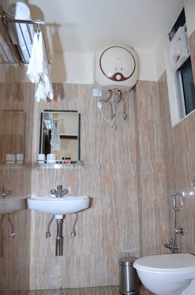 Hotel Vaishnavi Clarks Inn Buxar
